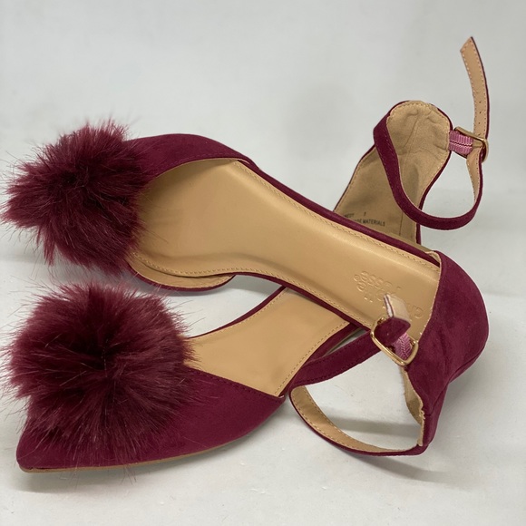Charlotte Russe Burgundy Pom Pom Sandals Size 7 - Picture 1 of 7